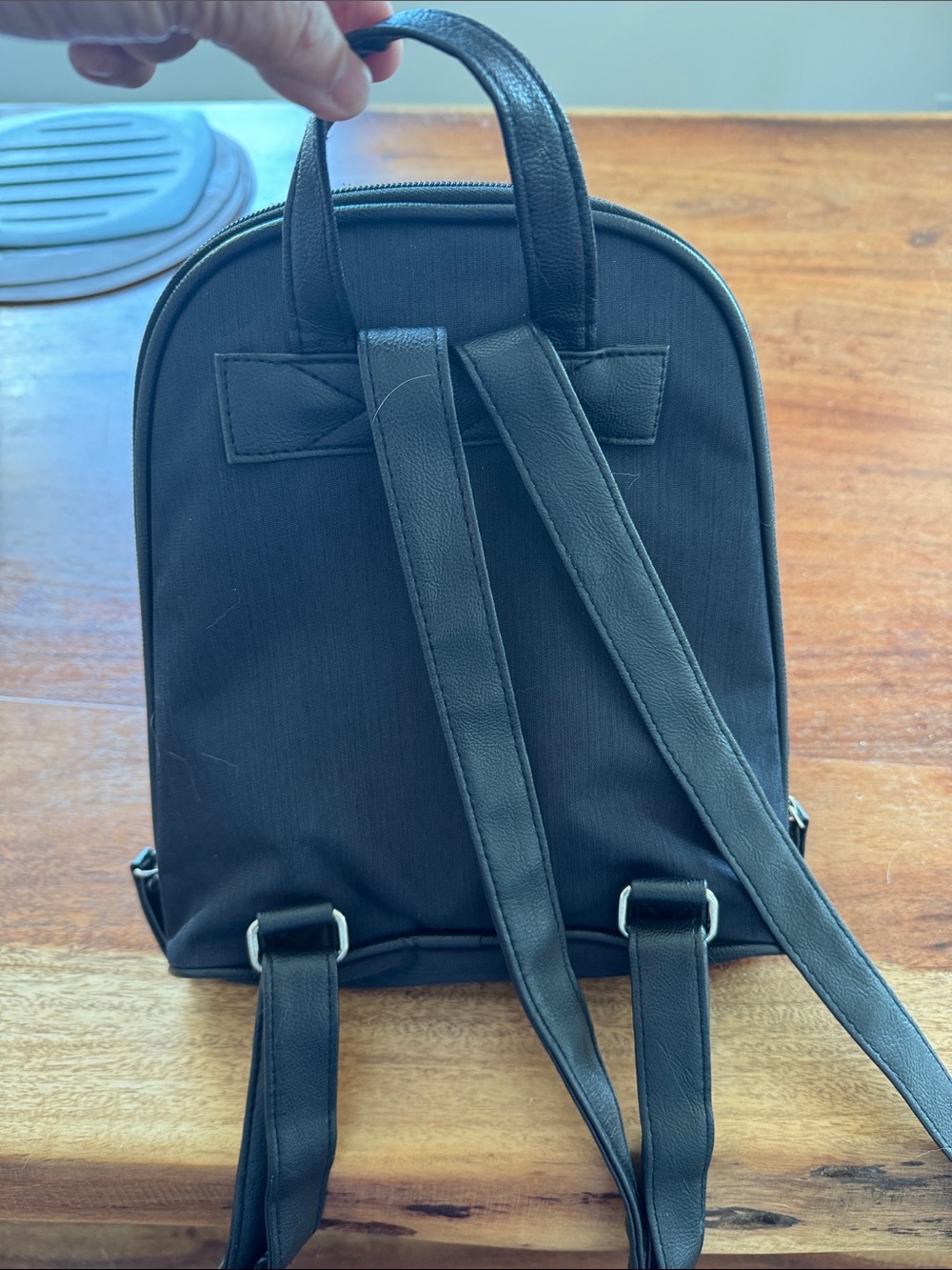 ROOTS -
Compact Everyday Backpack - Unbranded - Picture 4 of 6
